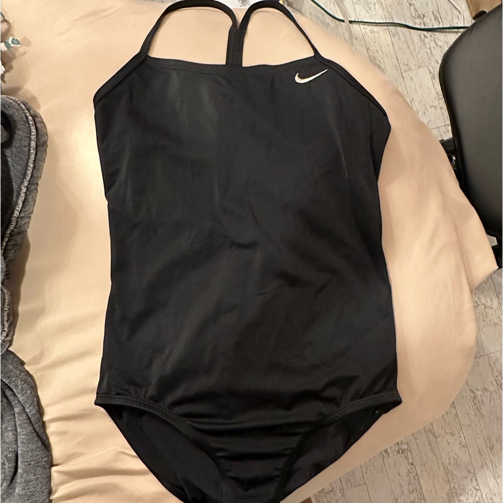 Girls Lg-14 Nike one piece bathing suit